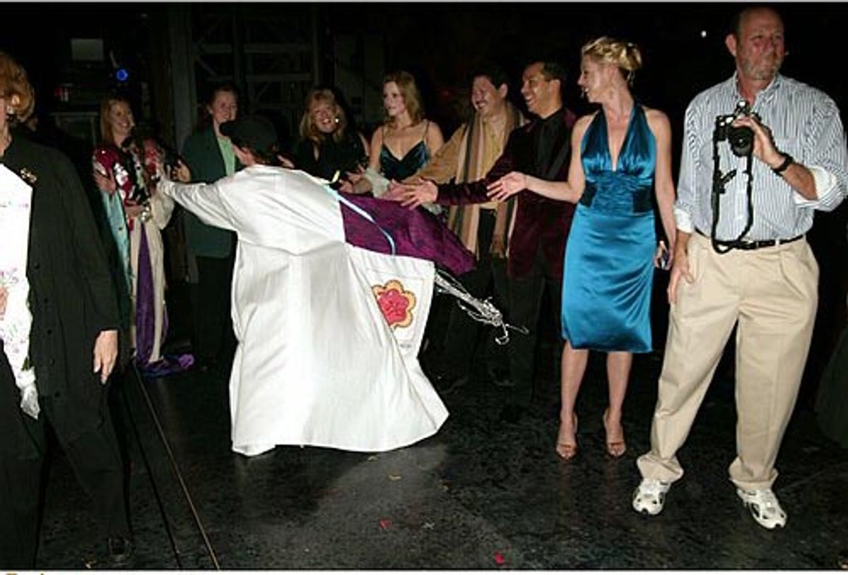 Sara Schmidt makes her loop around the cast at 