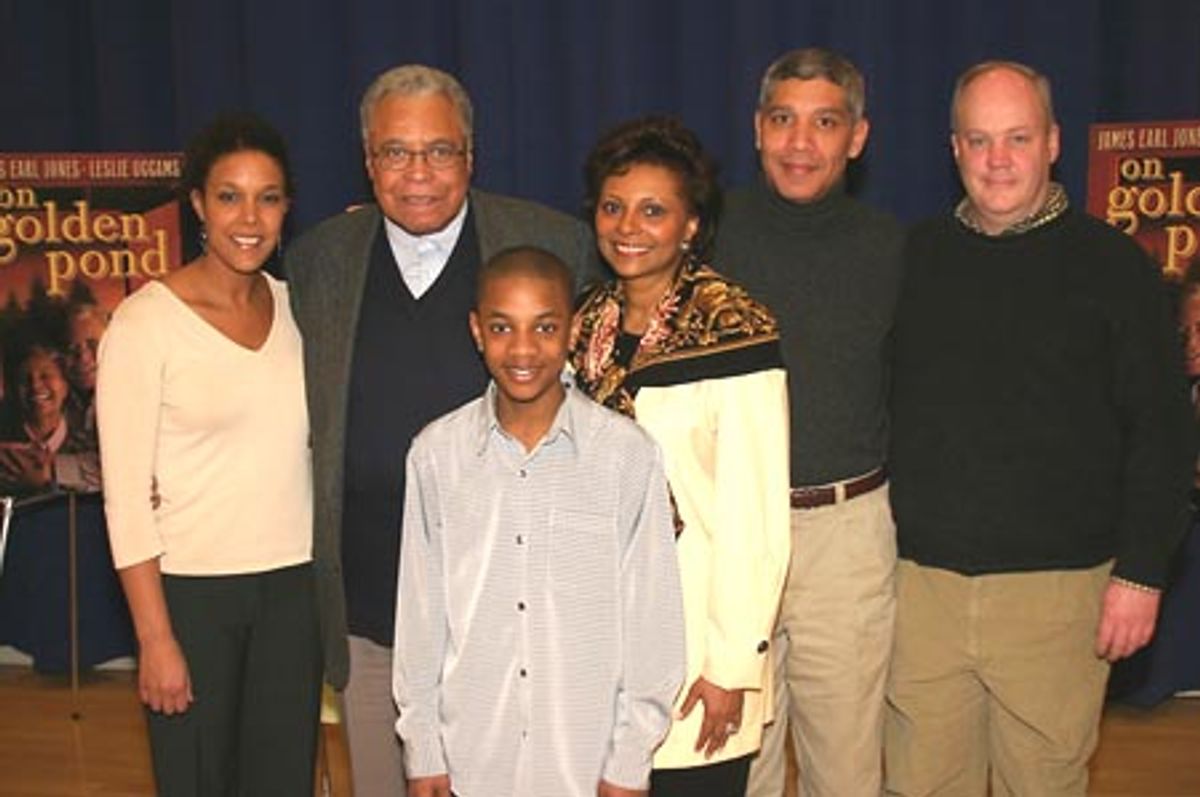 The Cast (l to r): Linda Powell (Chelsea Thayer Wayne), James Earl Jones (Norman Thayer), Alexander Mitchell (Billy Ray), Leslie Uggams (Ethel Thayer), Peter Francis James (Bill Ray), and
Craig Bockhorn (Charlie Martin) at 