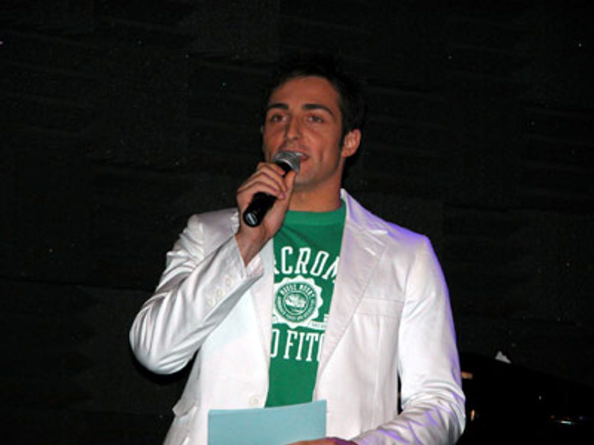 
Scott kept the evening moving and entertained the
audiences with class! at 