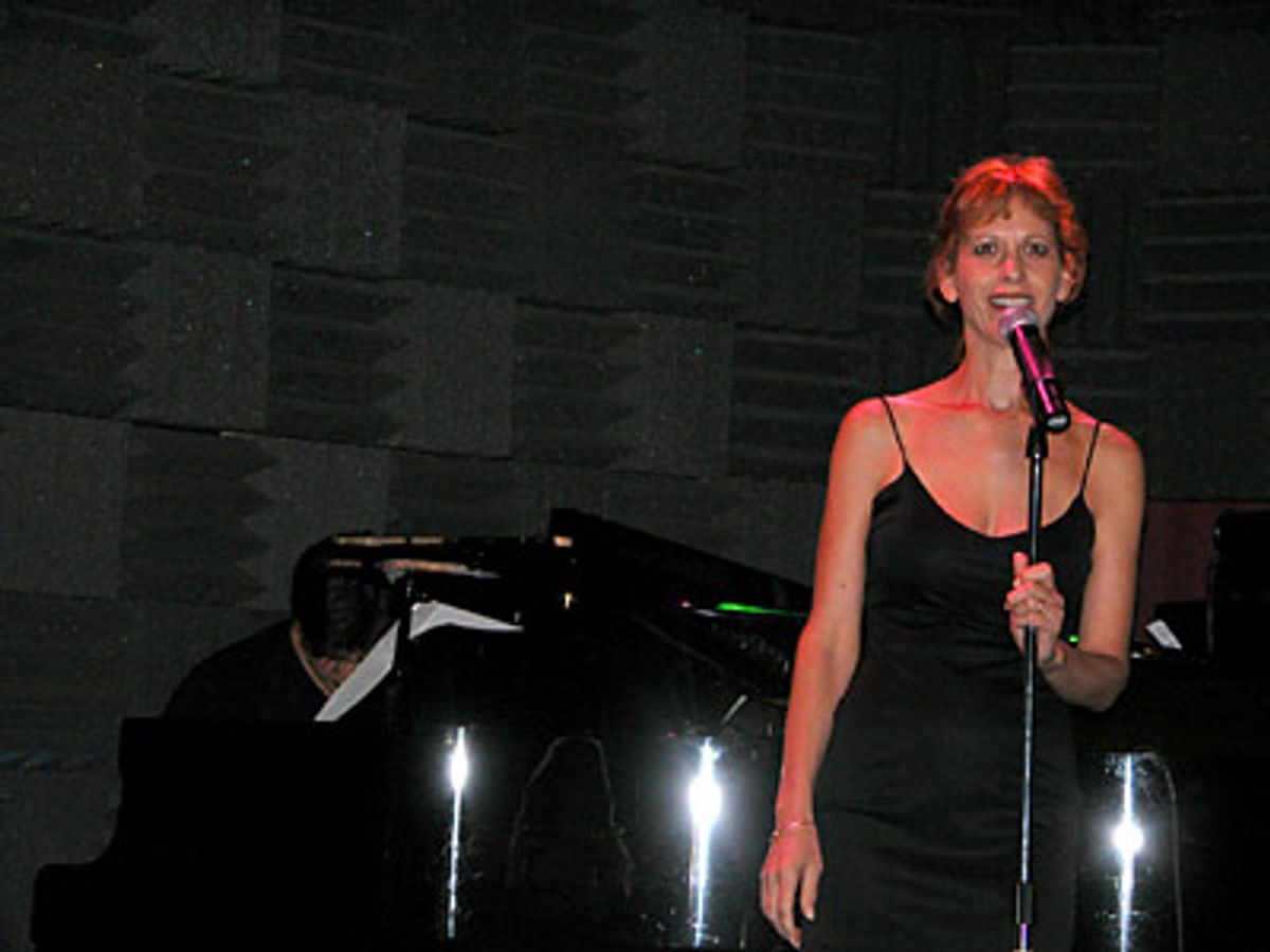 After a LENGTHY standing ovation (naturally), Ellen invited
the audience to join her in Suddenly Seymour. at 