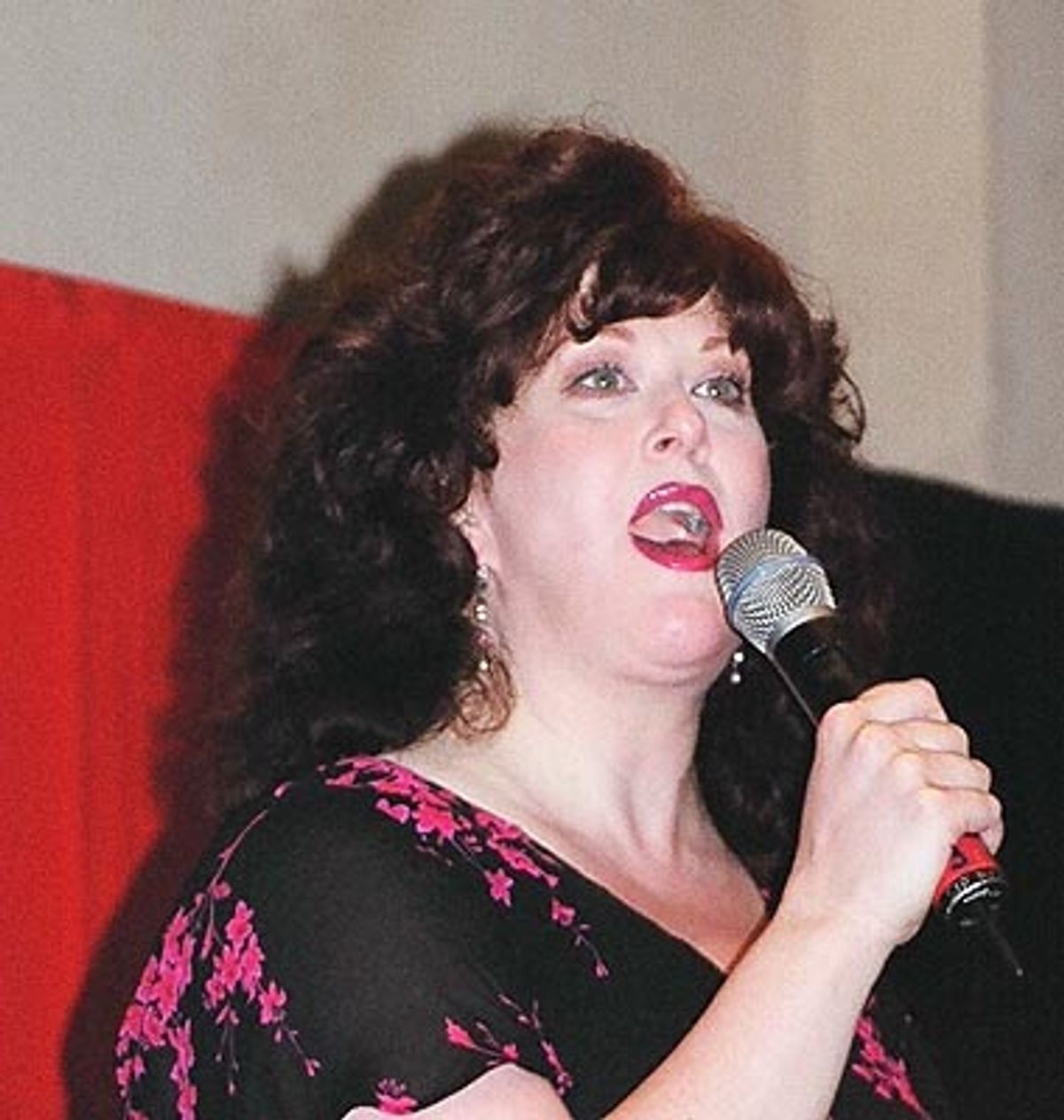 Liz McCartney singing 'Talk Amongst Yourselves'  at 