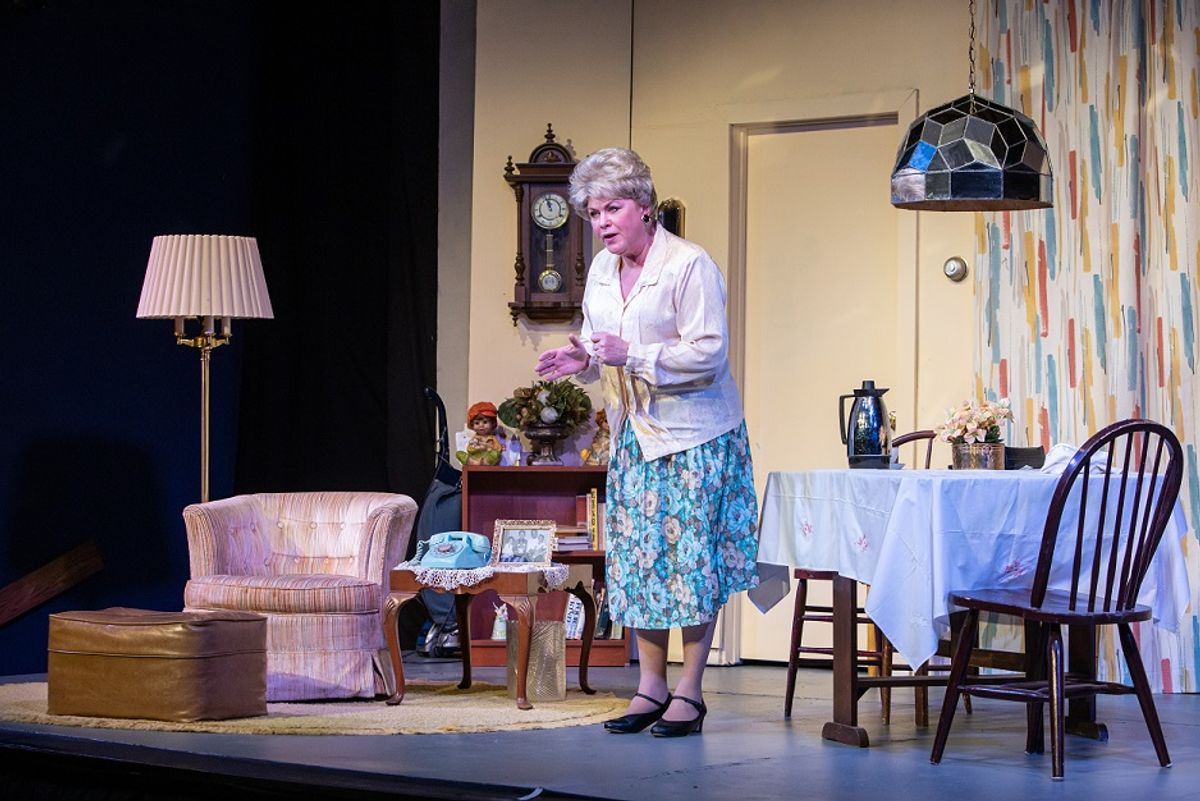 Helen Rapits as Erma Bombeck in Erma Bombeck: At Wit's End
Produced by triangle productions!
photo by Kinderpics/David Kinder