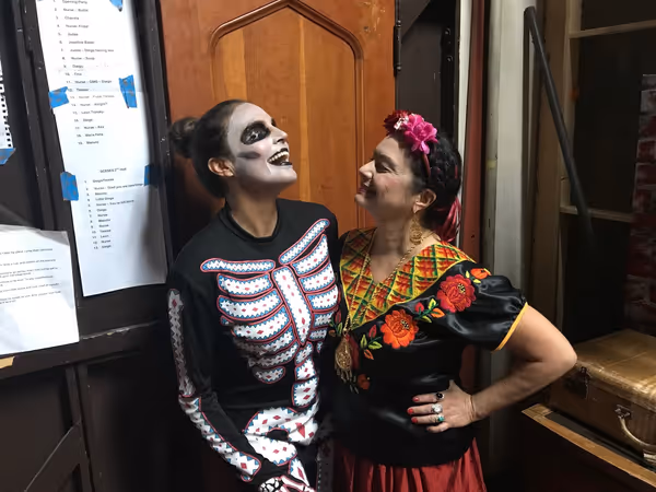 Judas and Frida backstage  8