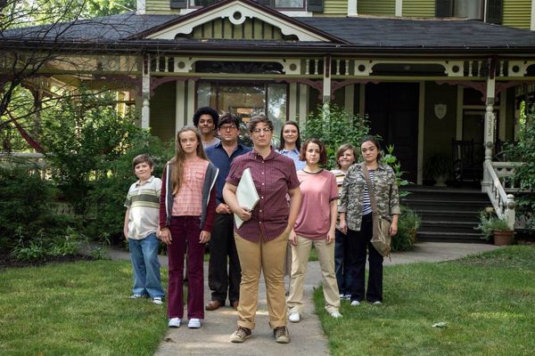 Photo of full cast of Fun Home at Circle Theatre.
1