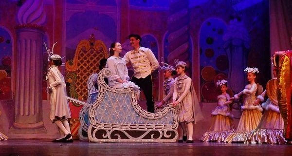 Edward R. Cox as Uncle Drosselmayer performs magic to entertain the Party Children. 10