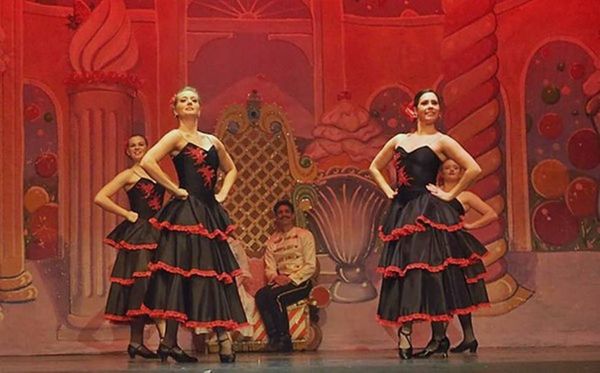 Edward R. Cox as Uncle Drosselmayer performs magic to entertain the Party Children. 5