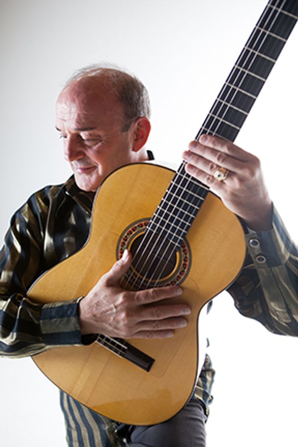 Paco Arroyo, musical director, guitarist 3