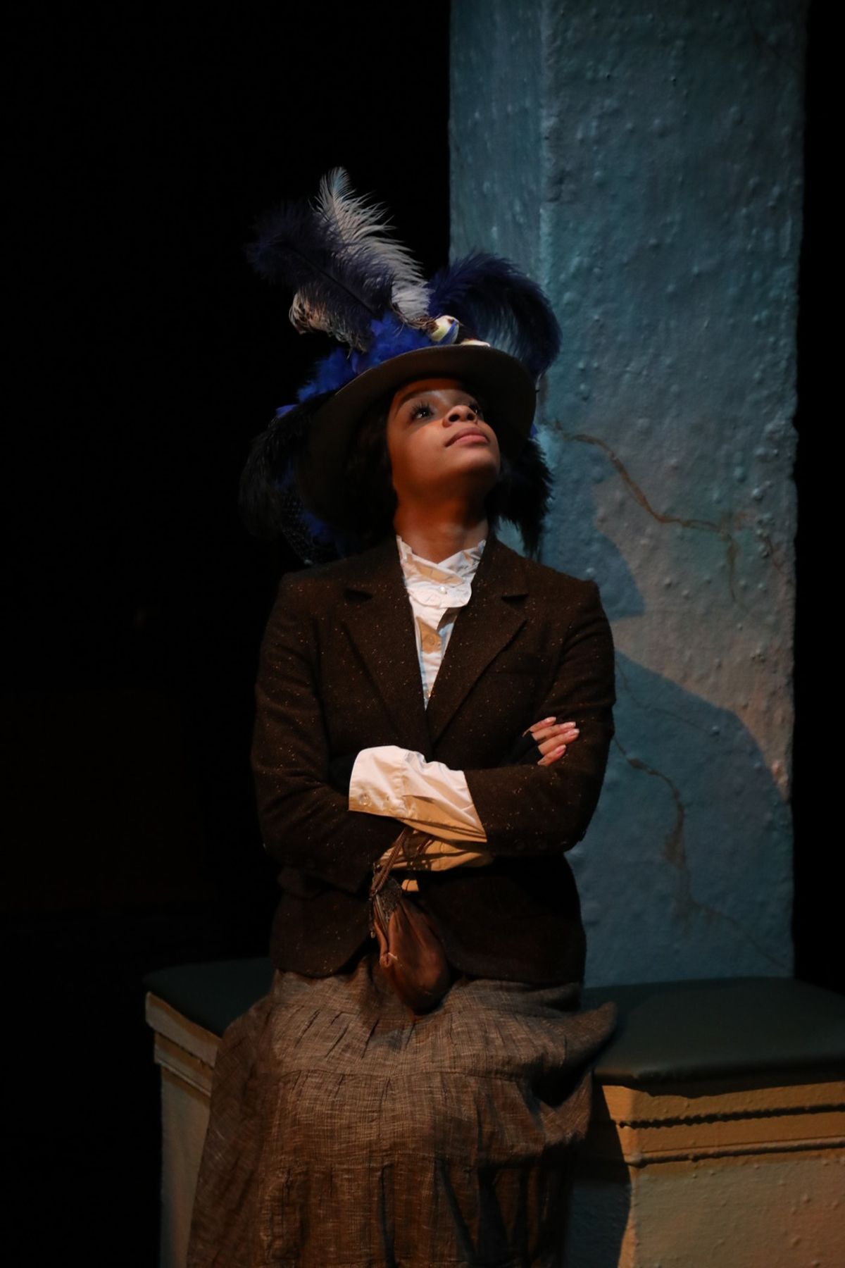 Eliza visits Professor Higgins       www.spotlighters.org/pygmalion       