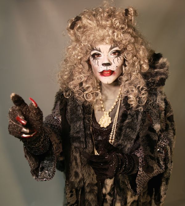 Christine Faulkner as Grizabella 1