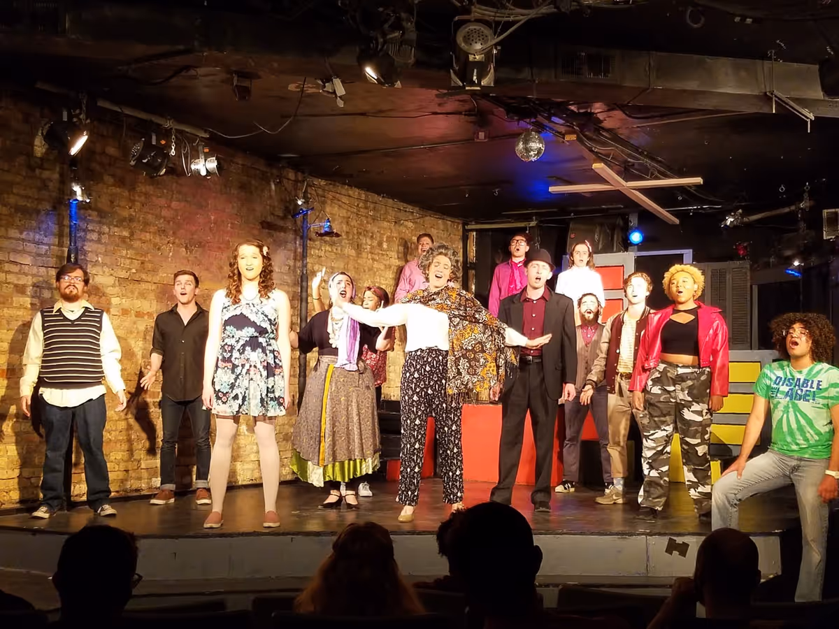 The cast sings "Sublet" The cast sings "Sublet"