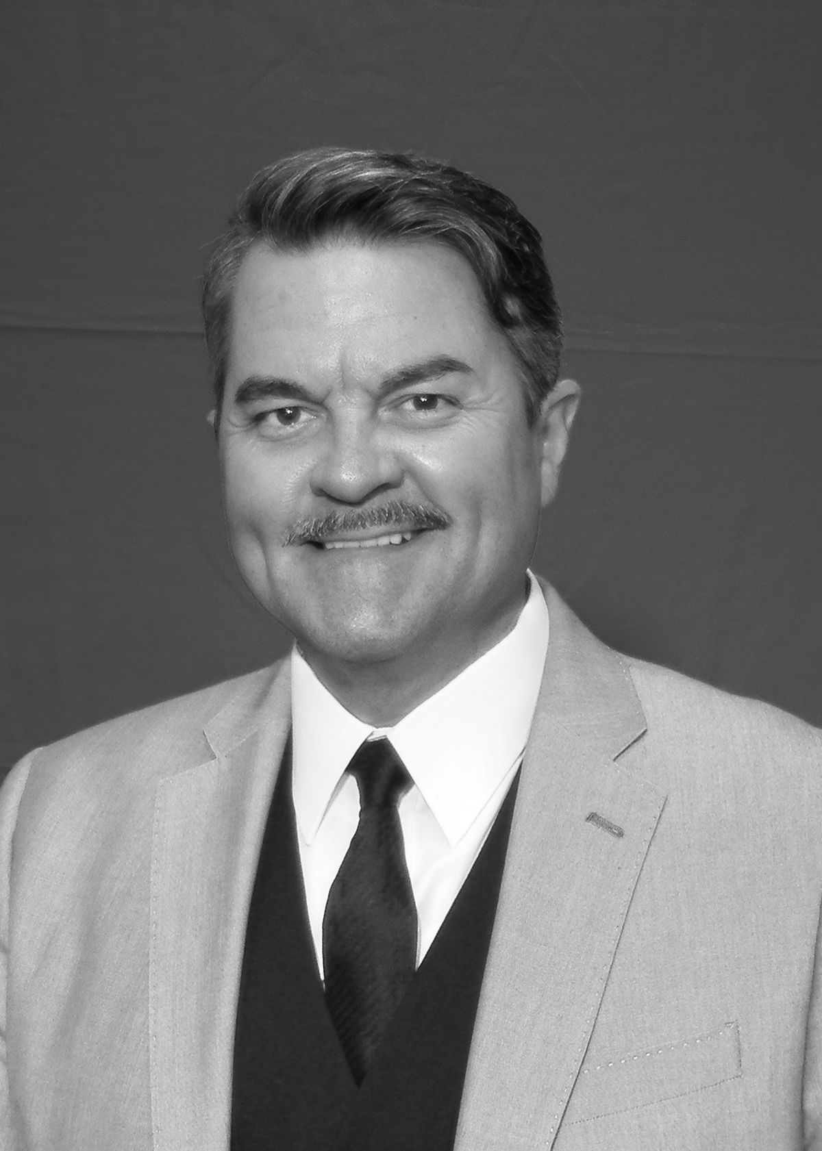 Tim Rerucha as GARRY ESSENDINE Tim Rerucha as GARRY ESSENDINE