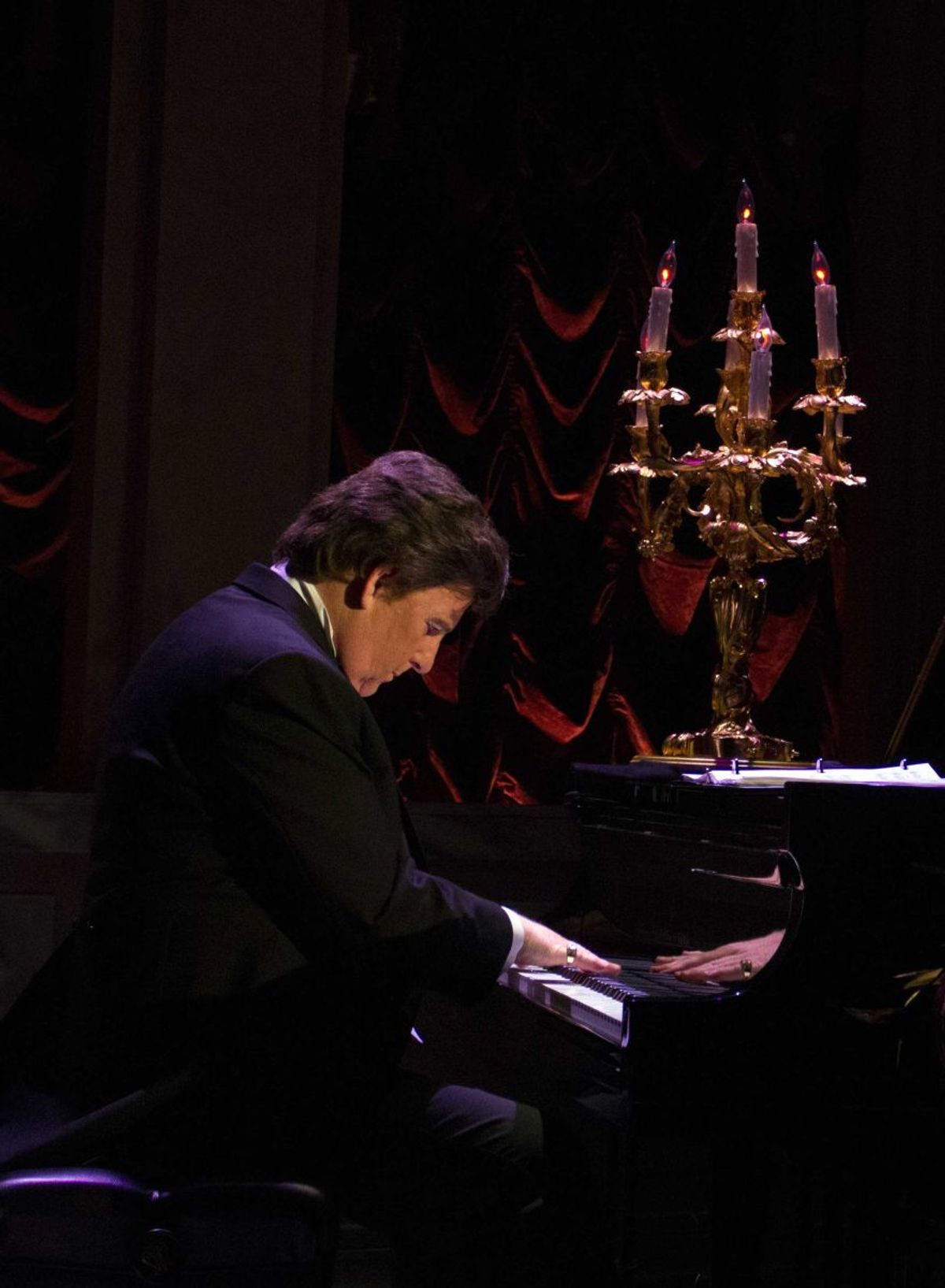 Jeff Kennedy as Mr. Showmanship