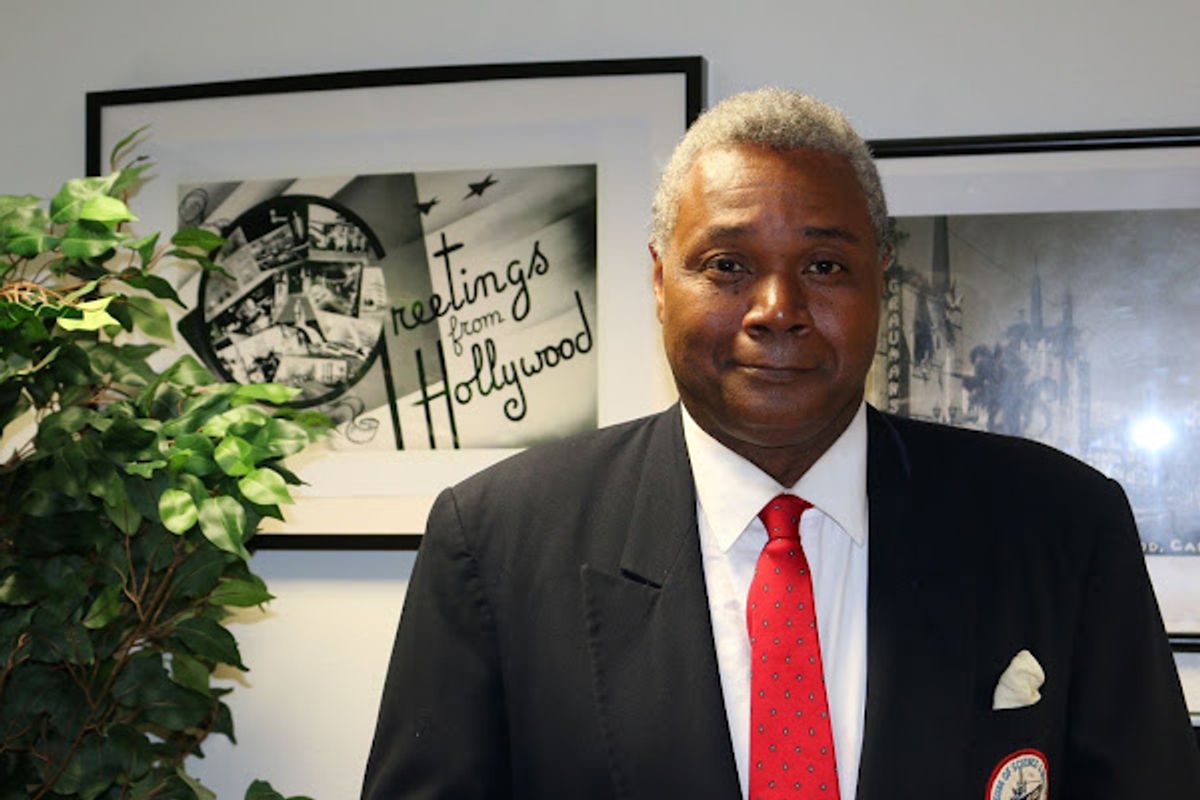 A PLACE OF SHOW BUSINESS!: From UBNGO STUDIOS in Burbank, California, Darryl Maximilian Robinson Expresses His Greetings From Hollywood. Photo by JL Watt.
A PLACE OF SHOW BUSINESS!: From UBNGO STUDIOS in Burbank, California, Darryl Maximilian Robinson Expresses His Greetings From Hollywood. Photo by JL Watt.