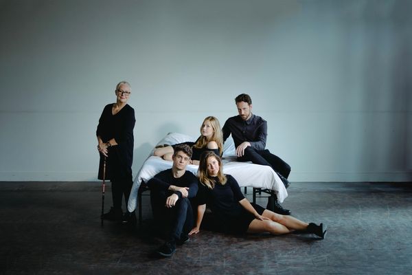 The full cast of Becky Shaw. Photography by Lionel Piccardo. 1