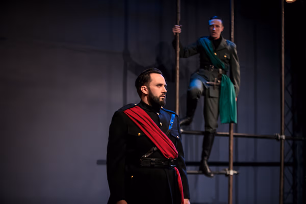 Faqir Hassan (Brutus) and Paul Turbiak (Cassius) Photo credit: Grettel Cortes Faqir Hassan (Brutus) and Paul Turbiak (Cassius) Photo credit: Grettel Cortes