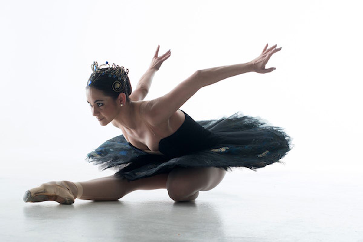 Adiarys Almeida, Black Swan, Photo by Michael Cairns