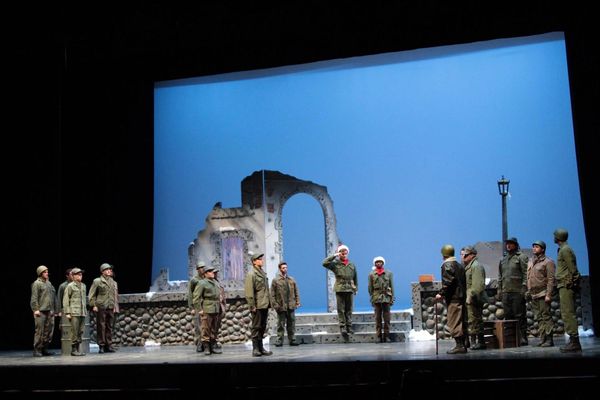 The opening scene battlefield. 3