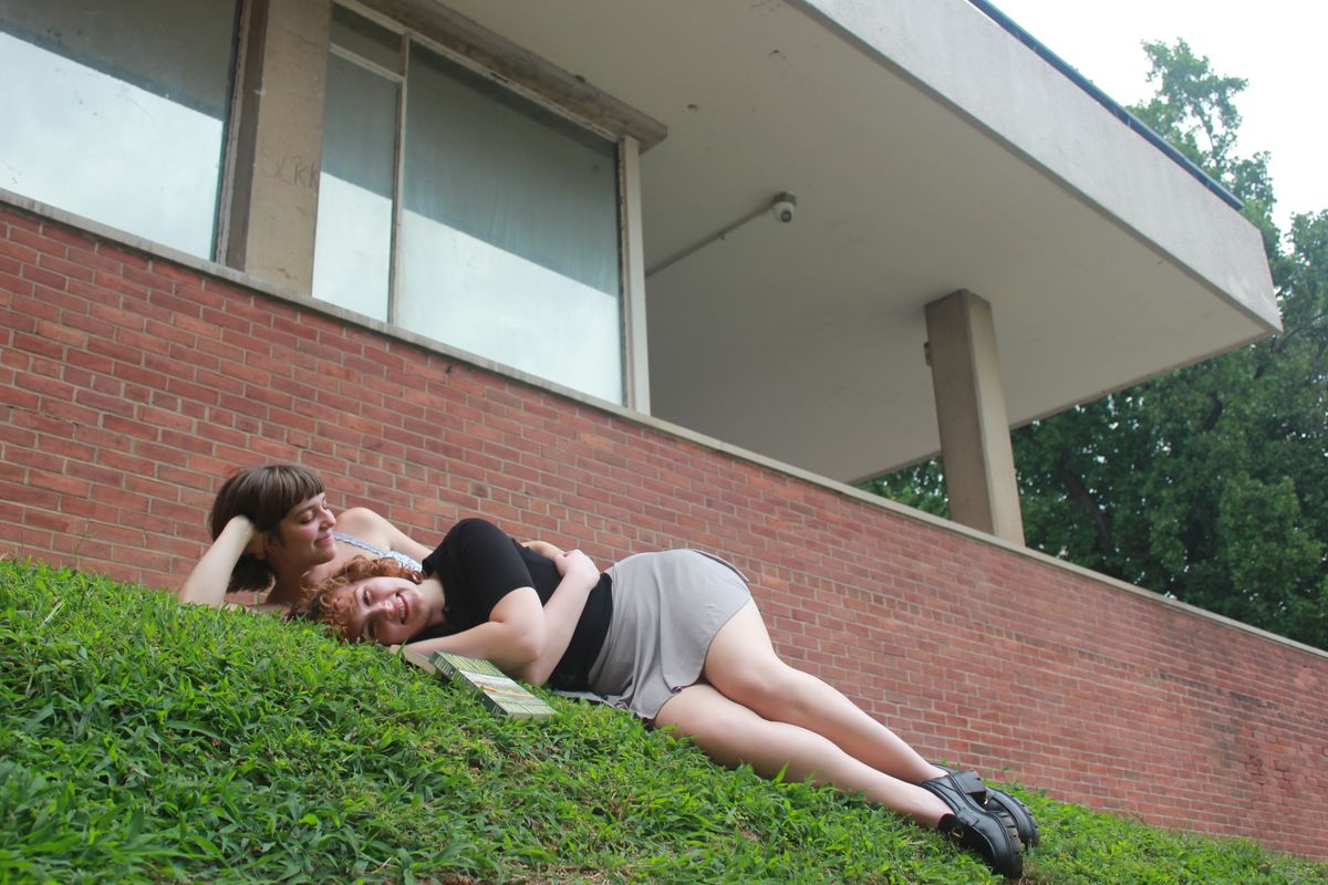 (L–R) Sylvie Schuetz (Lizzie) and Brynn Smith (Laura) in 'The Melon’s Cry' part of the Philadelphia Fringe Festival. Photo by Jake Rhoda. (L–R) Sylvie Schuetz (Lizzie) and Brynn Smith (Laura) in 'The Melon’s Cry' part of the Philadelphia Fringe Festival. Photo by Jake Rhoda.
