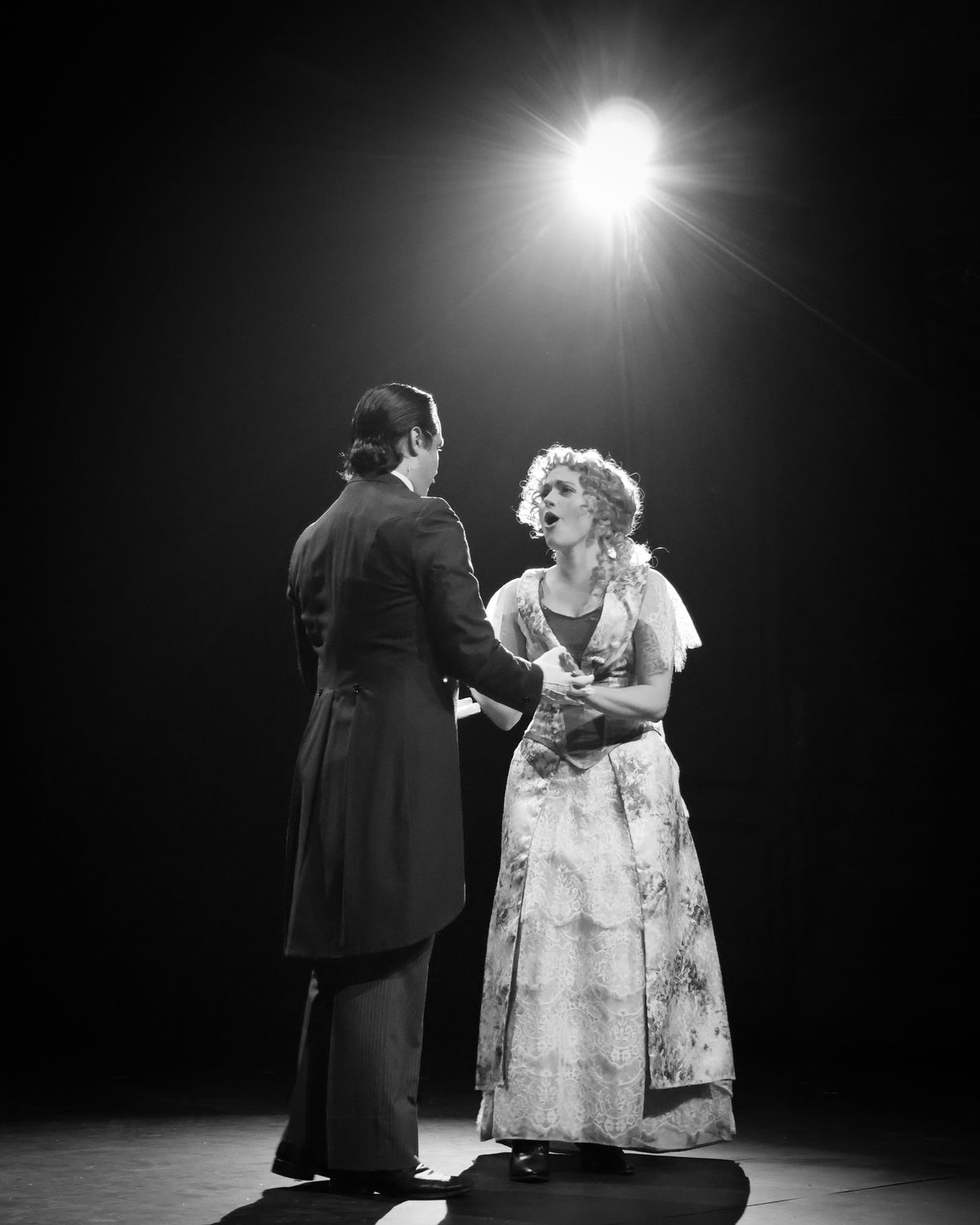 TIM ANDERSEN as JEKYLL/HYDE
CHLOE SCHWARTING as EMMA CAREW