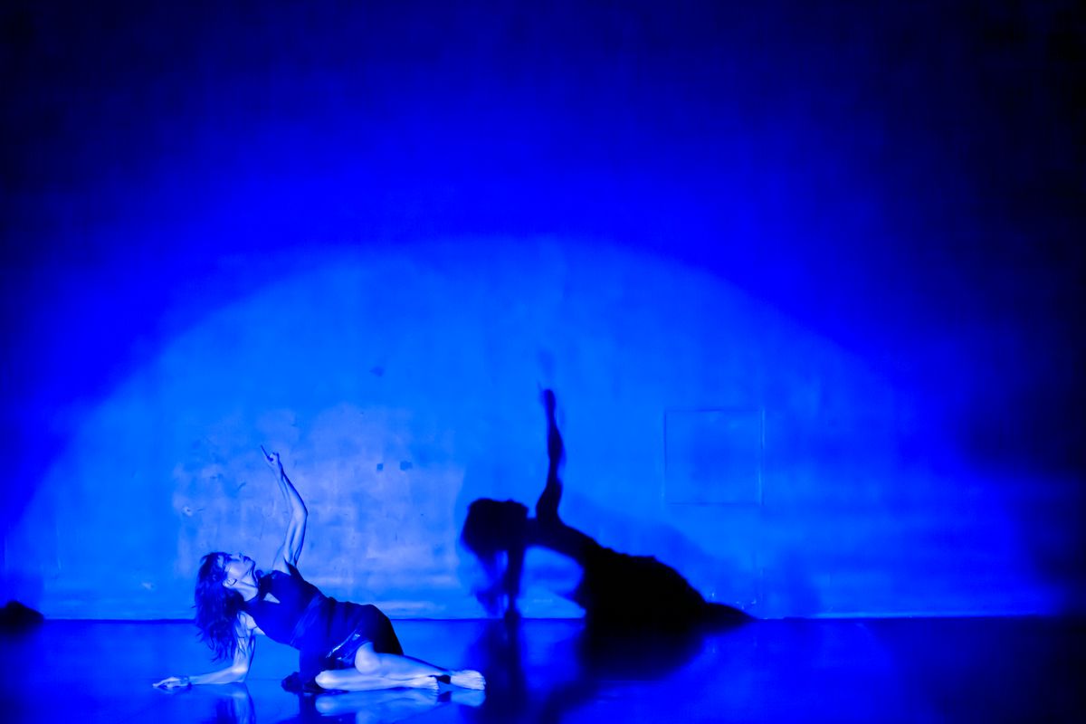 Jessica Fudim as Medusa in her cave in Venomous, Sept 4 & 6, 2025 in the Cannonball hub of Philly Fringe at the Icebox Project Space Gallery. Photo by Kyle Adler