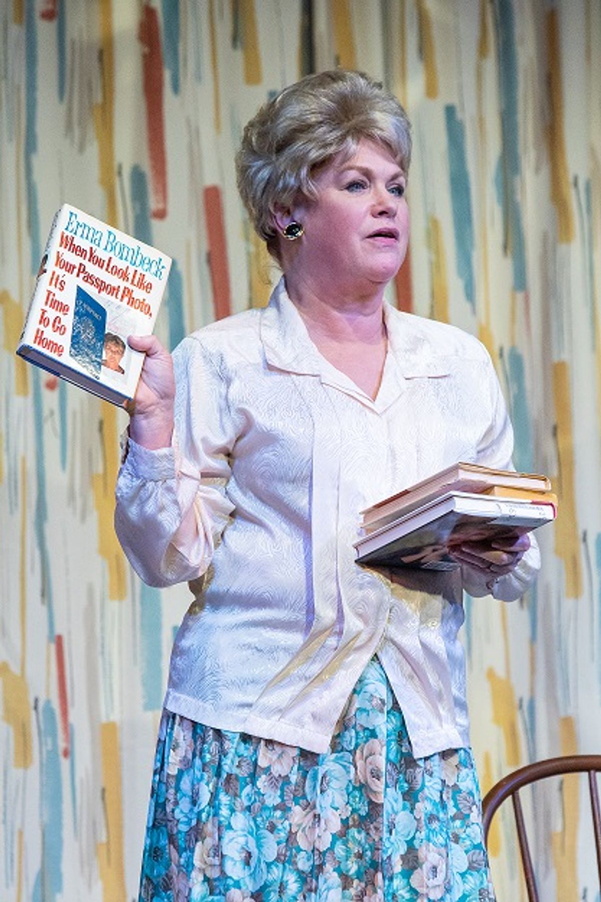Helen Rapits as Erma Bombeck in Erma Bombeck: At Wit's End
Produced by triangle productions! - Portland Oregon
photo by Kinderpics/David Kinder