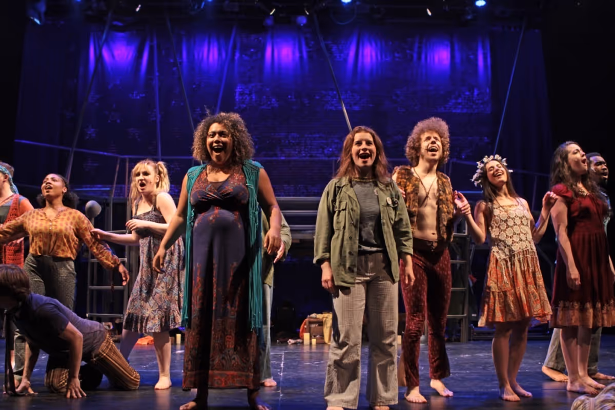Aalon Smith, Mollyanne Nunn, Leah Davis, Abby Vombrack, Alex Levy, Brittany
Wolf, Brandy Miller, Kenyai O’Neal Aalon Smith, Mollyanne Nunn, Leah Davis, Abby Vombrack, Alex Levy, Brittany
Wolf, Brandy Miller, Kenyai O’Neal