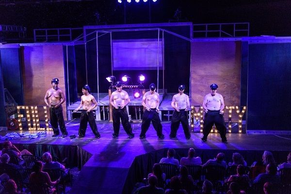 Photo by Alison Harbaugh of Sugar Farm Productions. 8