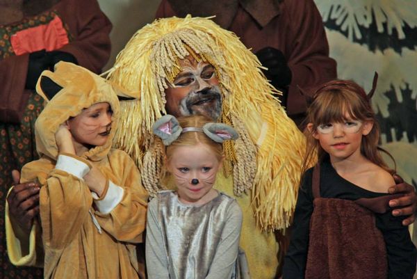 Aslan and woodland animals 6