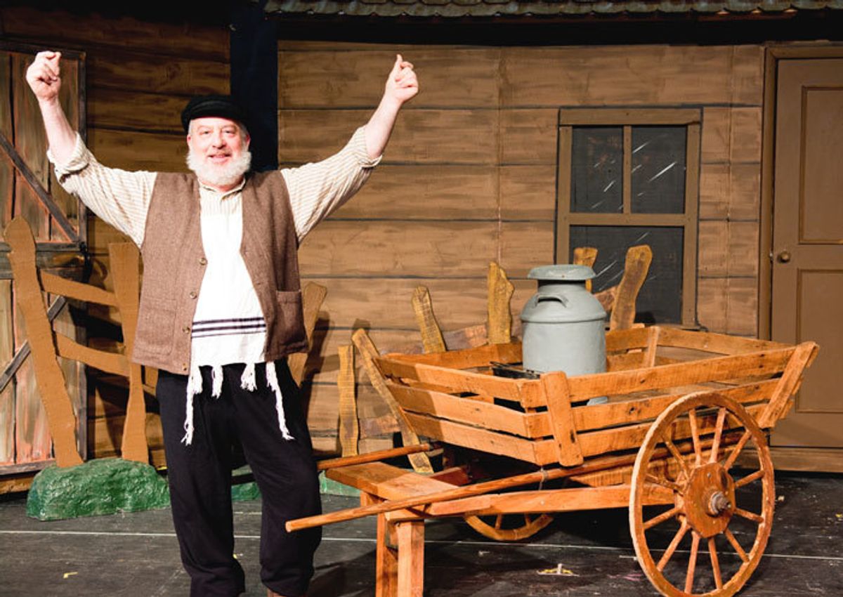Glen Ames as Tevye
Photo crdit: Gene Indenbaum Glen Ames as Tevye
Photo crdit: Gene Indenbaum