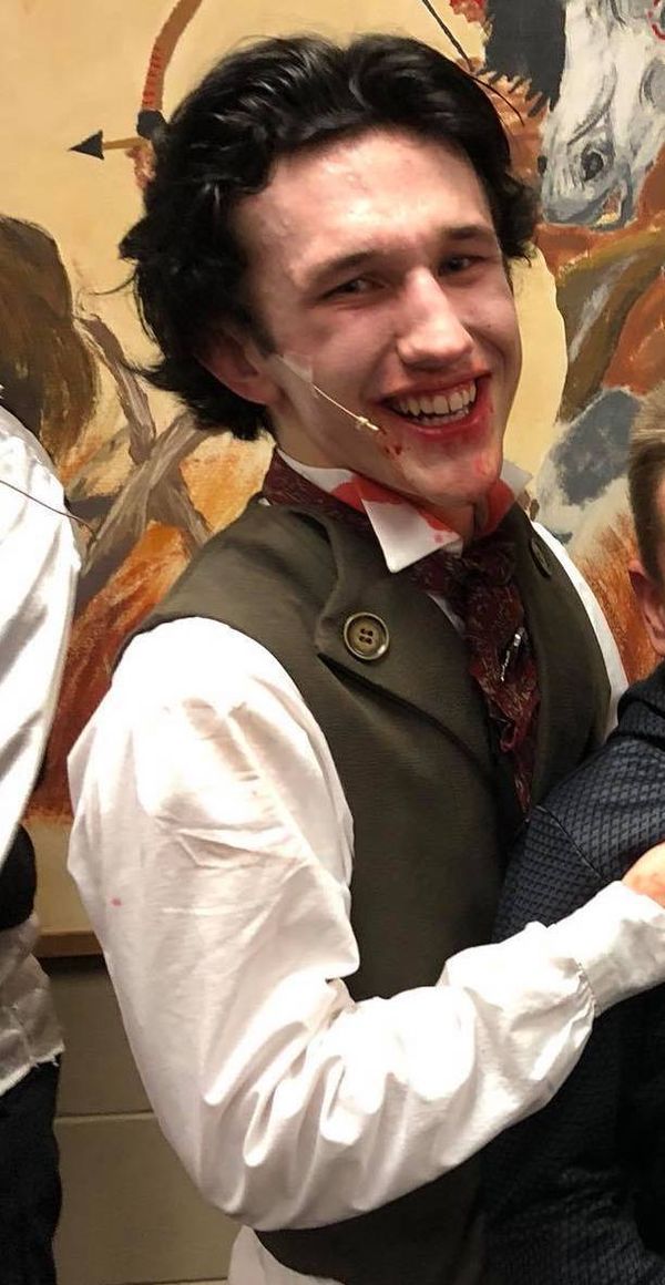 Sweeney Todd (Bronsen Stewart) meets some fans... he really isn't a scary guy. 2