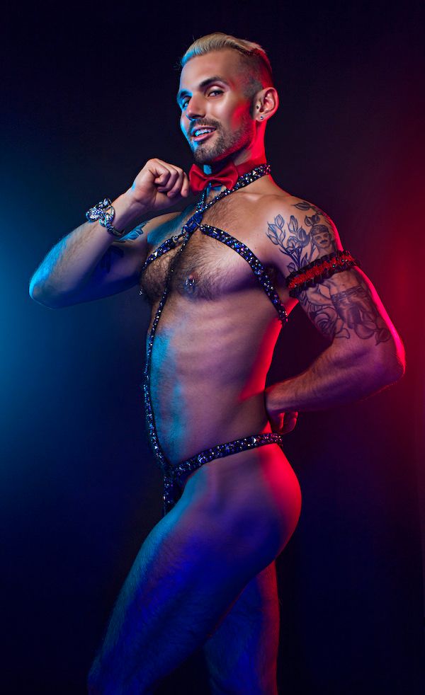 Writer/performer Chris Harder. Photo by David Ayllon. 1