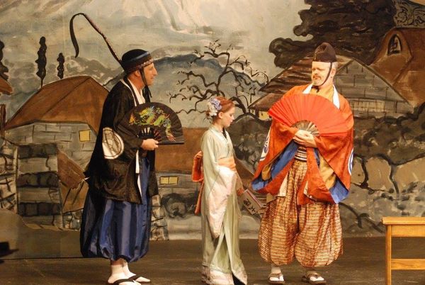 Front: Peep-Bo (Leah Sagan-Dworsky), Pitti-Sing (Nessa Rabin), and Yum-Yum (Erin McIntyre). Photo Credit: Sagan-Dworsky family. 3