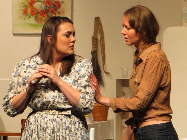 Babe played by Sundi Lee andMmeg played by Samantha walker 4