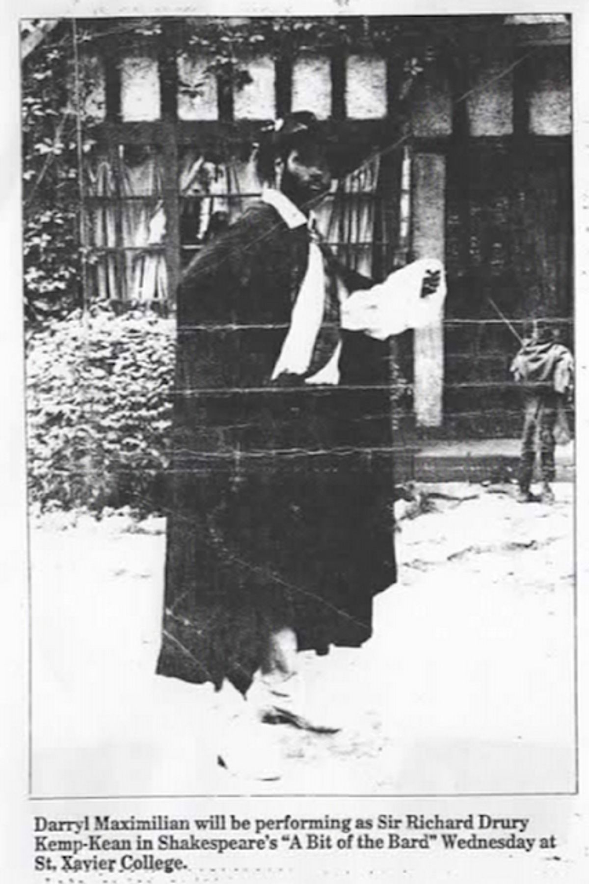 SIR RICHARD DRURY KEMP-KEAN ARRIVES AT HIS RESIDENCE IN THE TOWN OF BRISTOL!: Though this old photocopy of a newpaper photo article is for an upcoming performance of your humble servant in The Theatre, Darryl Maximilian Robinson as His Most Revered Lordship, Sir Richard Drury Kemp-Kean in the original one-man show of Shakespeare and time-travel comedy "A Bit of the Bard" at St. Xavier College in Chicago, the photo was taken during the 2nd 1989 Bristol Renaissance Faire of Kenosha, Wisconsin at the entrance of his official residence, The Black Swan Inn. As far as who the little man is, His Lordship ( who is Bristol's leading Shakespearean actor and sole time-traveler ) can only surmise that someone has allowed their infant page to freely wander the town of Bristol without their Employer or Guardian. What is this Faire coming to? Long Live The Faire.