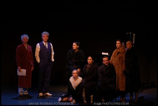 Song: "Als op het Leidscheplein..."
From left to right:
Burt Lamaker, Stan Limburg, Marcella Wisbrun, Patricia van Haastrecht, Daphne Groot, Arthur Roffelsen, Susanne Büchner and Annerie van Loenen.
Copyright © Sanne Rosbag Fotografrie 3