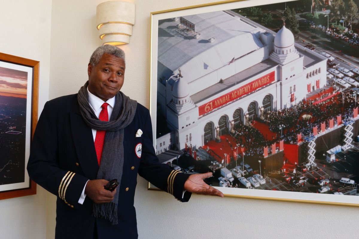 A MOST INTRIGUING PORTRAIT!: Darryl Maximilian Robinson admires the 61st annual Oscars Ceremony photograph at UBNGO studios in Burbank CA prior to making his April 18, 2022 fourth appearance as A Guest Actor on Ron Brewington's internet performing arts television show 'The Actor's Choice' Episode 8.16. Photo by J.L. Watt.


