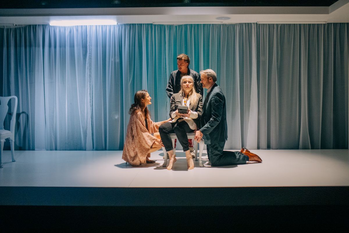 Marya Sea Kaminski (center), Lathrop Walker, Christopher Morson, Alexandra Tavares. Photo by Joe Moore Marya Sea Kaminski (center), Lathrop Walker, Christopher Morson, Alexandra Tavares. Photo by Joe Moore
