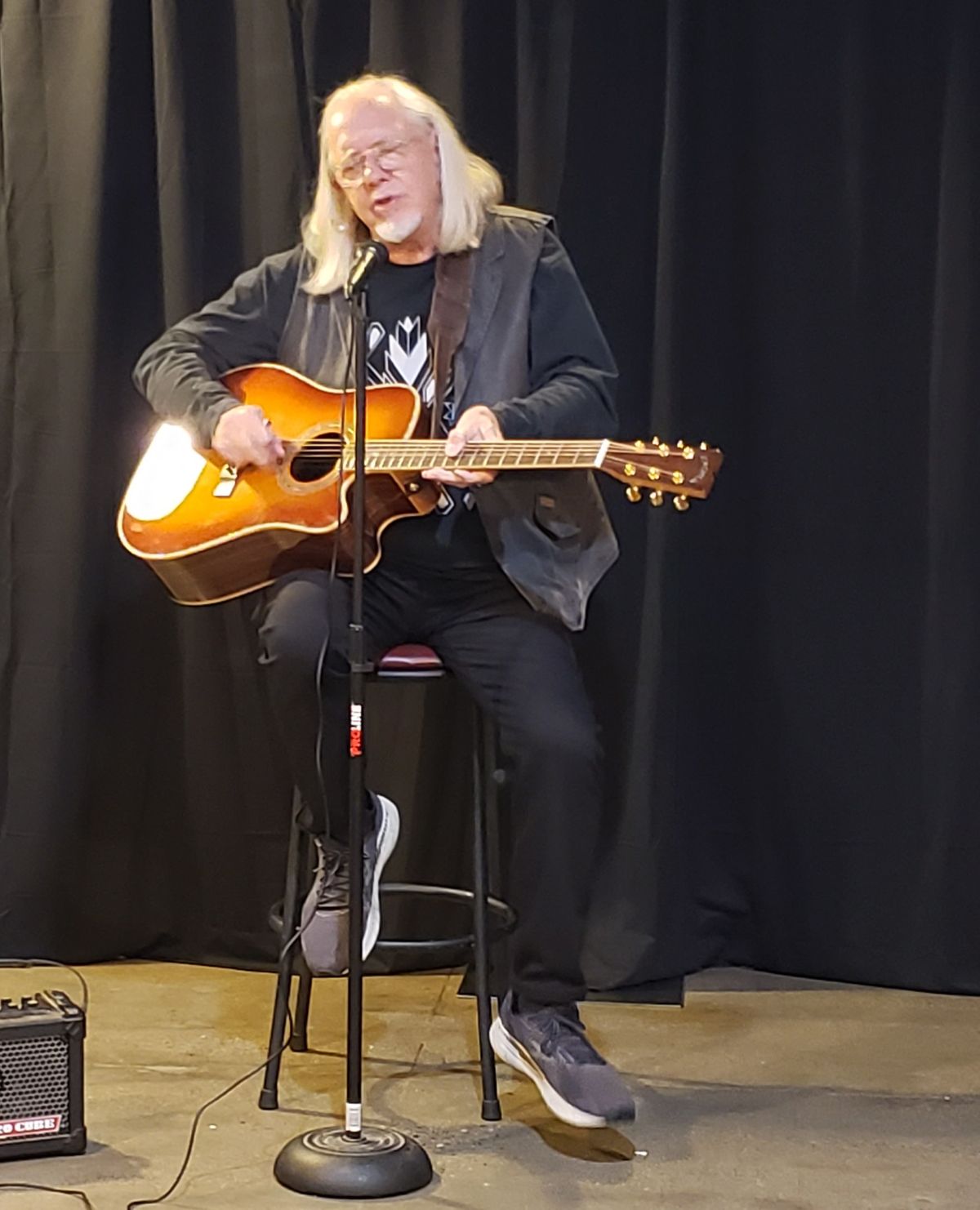 Craig Dunlap - just one of the wonderful singer/songwriters and musicians who frequent Collaboration LAB. Craig Dunlap - just one of the wonderful singer/songwriters and musicians who frequent Collaboration LAB.