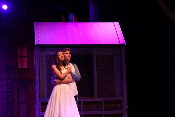 Tony and Maria meet under the blacony 2