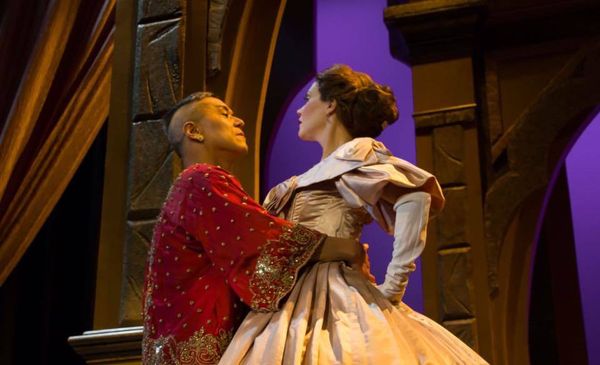 King and Anna dancing in 