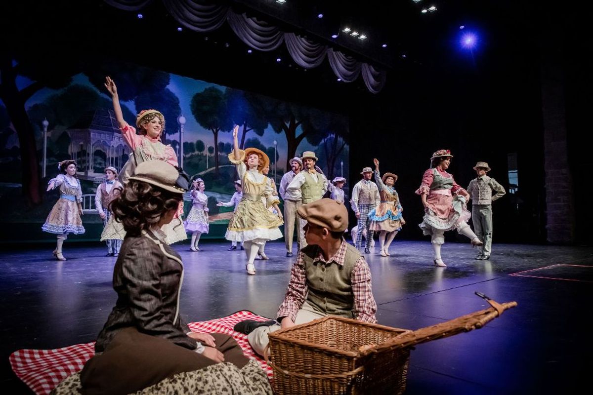 Dancing - ensemble Dancing - ensemble