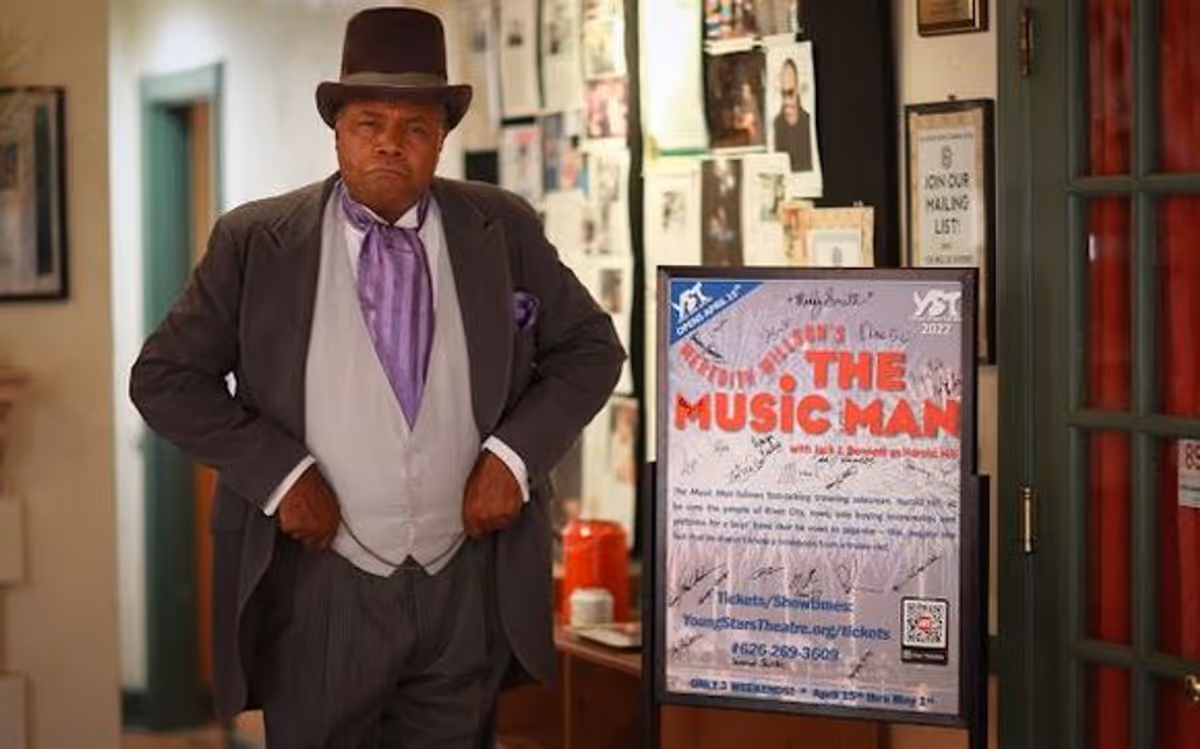 A PRODUCTIVE PHOTO SHOOT, PART 2!: Attired by skilled Costume Designer Tamarah Ashton and Photographed by the talented Eric Michael Hernandez, On Tuesday April 12, 2022, veteran and award-winning stage actor and play play director Darryl Maximilian Robinson appeared in a professional photo shoot as Mayor George Shinn in Meredith Willson's classic American musical comedy "The Music Man" in order to promote an upcoming local LA area revival of the work during his April 18, 2022 fourth appearance on Ron Brewington's internet performing arts television show "The Actor's Choice" Episode 8.16.
A PRODUCTIVE PHOTO SHOOT, PART 2!: Attired by skilled Costume Designer Tamarah Ashton and Photographed by the talented Eric Michael Hernandez, On Tuesday April 12, 2022, veteran and award-winning stage actor and play play director Darryl Maximilian Robinson appeared in a professional photo shoot as Mayor George Shinn in Meredith Willson's classic American musical comedy "The Music Man" in order to promote an upcoming local LA area revival of the work during his April 18, 2022 fourth appearance on Ron Brewington's internet performing arts television show "The Actor's Choice" Episode 8.16.