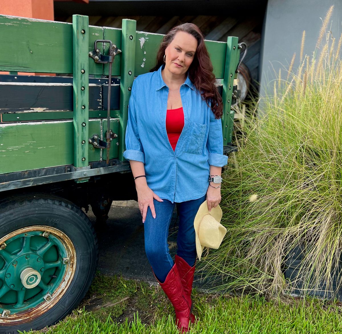 Samantha Marti-Parisi as newspaper columnist, author, political commentator and Texas firebrand, Molly Ivins in Red Hot Patriot