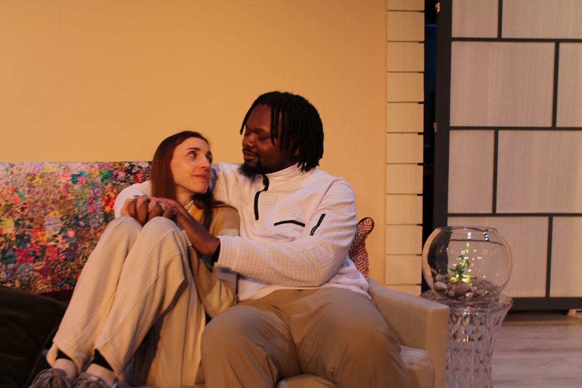 Oliver (Jamil Long), Anna (Caity Brown),