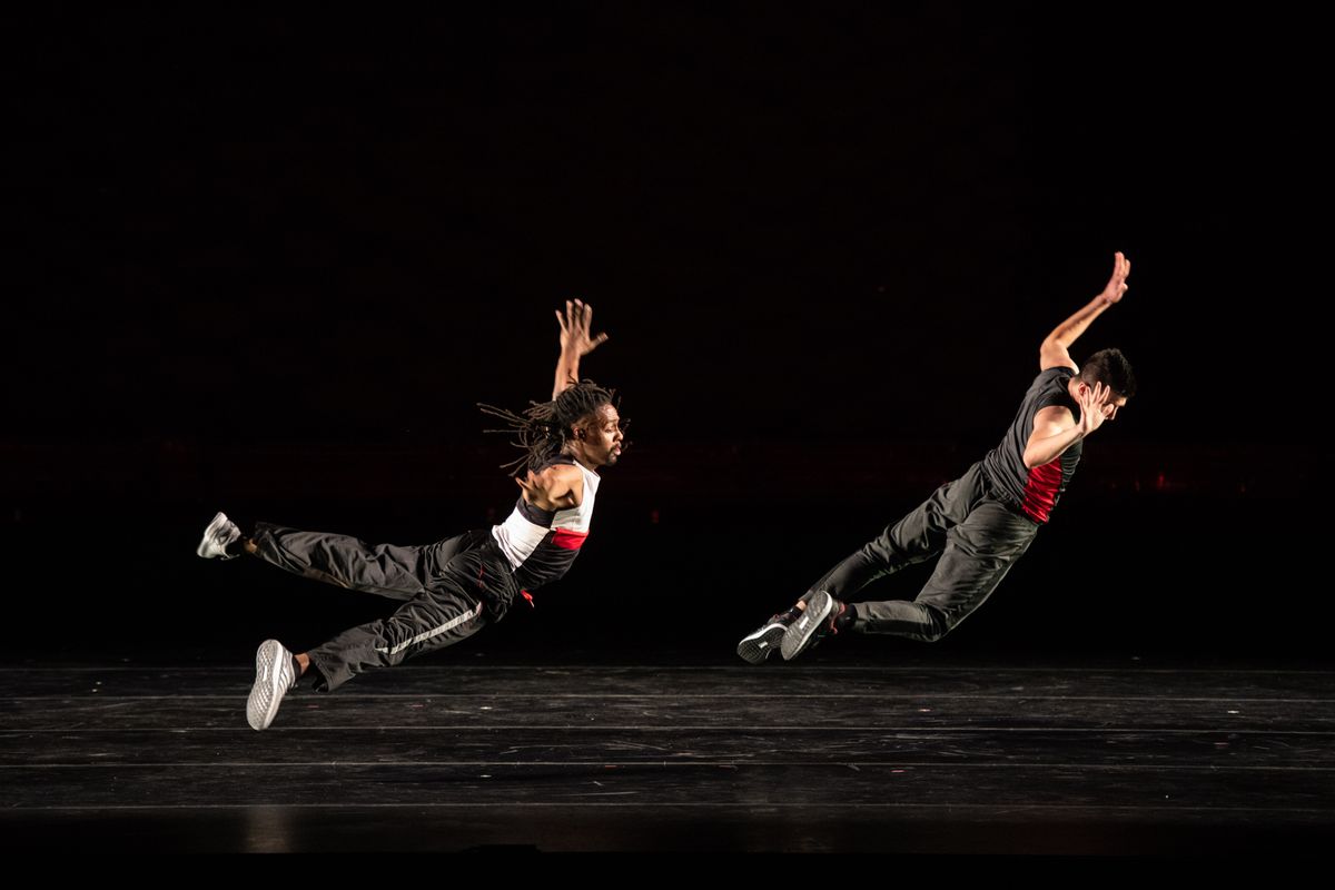 Dayton Contemporary Dance Company (Photo by Scott Robbins) Dayton Contemporary Dance Company (Photo by Scott Robbins)