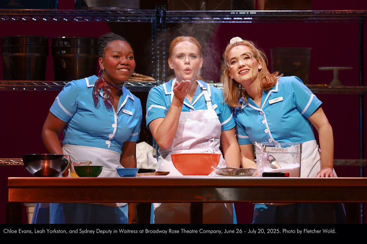 Left to right : Chloe Evans, Leah Yorkston, Sydney Valaer