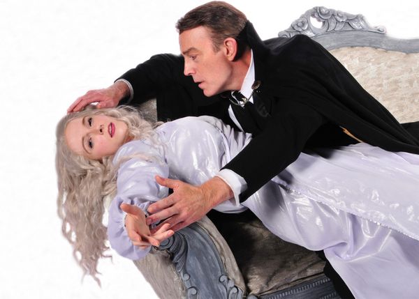 Dracula at Lakewood Theatre Company 1