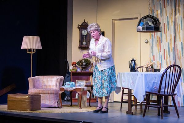 Helen Rapits as Erma Bombeck in Erma Bombeck: At Wit's End
Produced by triangle productions! - Portland Oregon
photo by Kinderpics/David Kinder 3