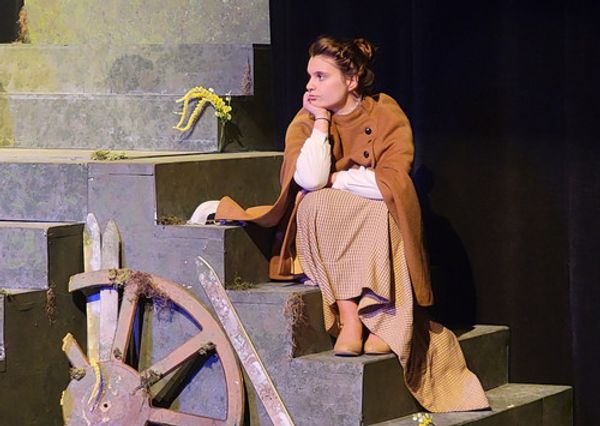 The set combining the Midwestern set cemetery of Spoon River with a Greek style of storytelling. 4