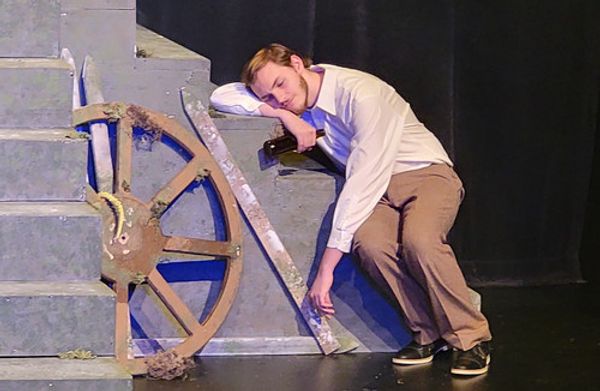 The set combining the Midwestern set cemetery of Spoon River with a Greek style of storytelling. 5